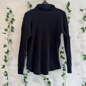 3 FOR $18 SALE American Eagle Outfitters Turtle Neck Ribbed Blouse Small